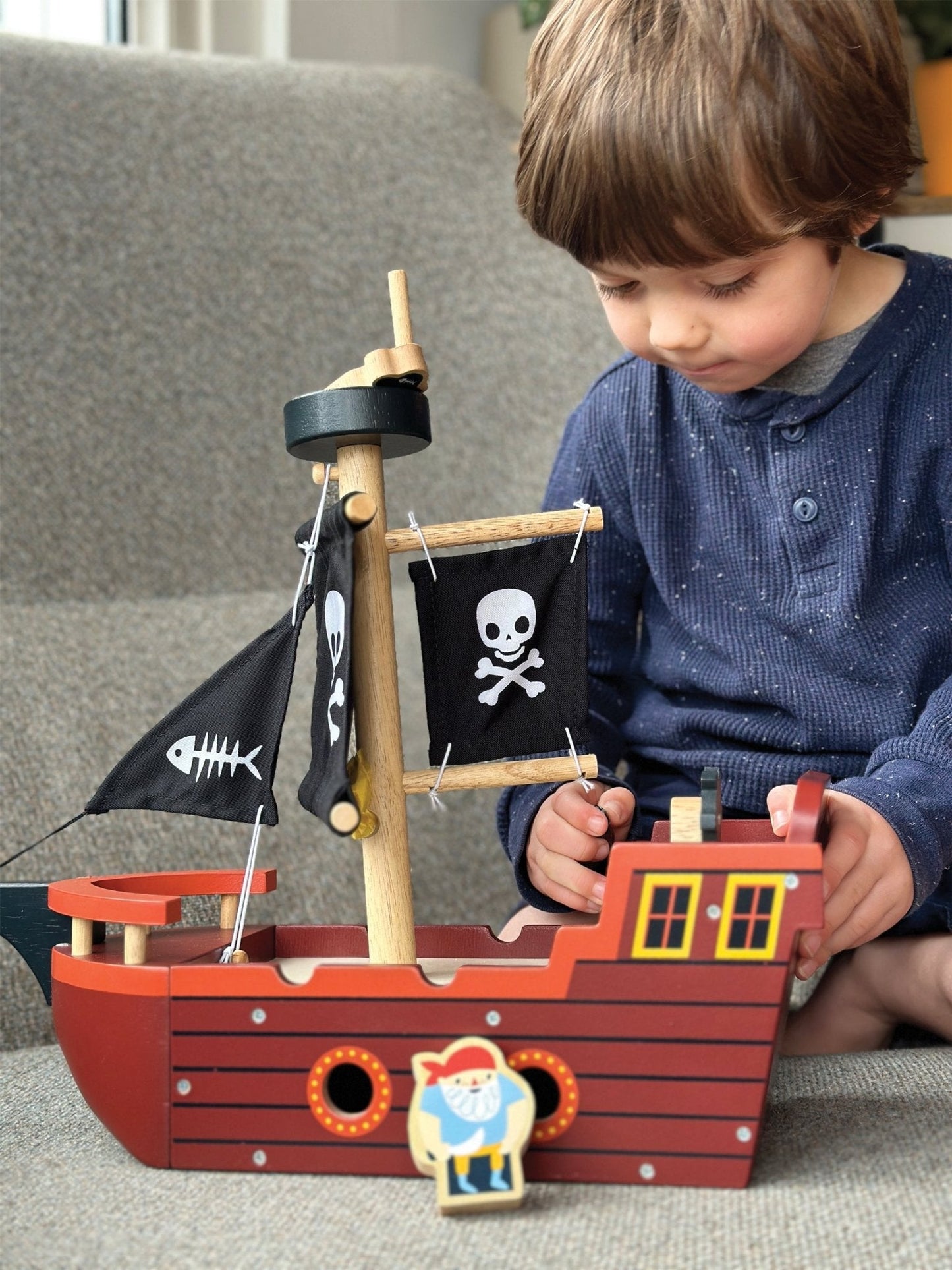 Large Fishbones Pirate Ship